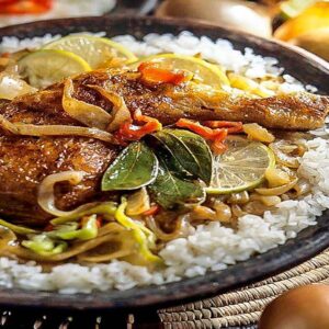 Yassa Poulet: chicken stew with limes on rice (Africa)